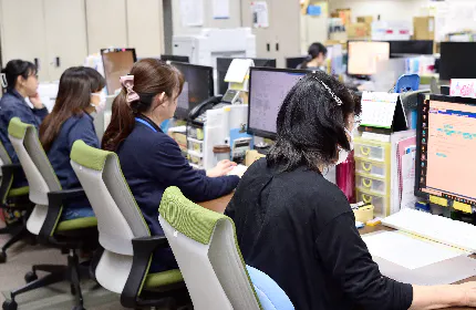 【バラエティストア】を支える本部
1商品部
2店舗運営
3営業企画
4店舗開発
5経理
6経営企画
7情報システム
8総務人事