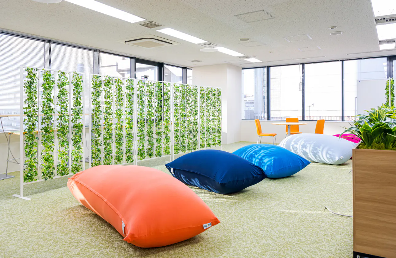 【年間休日127日・月平均残業時間20時間程度・フレックス制度】成長環境と働きやすい環境の両立