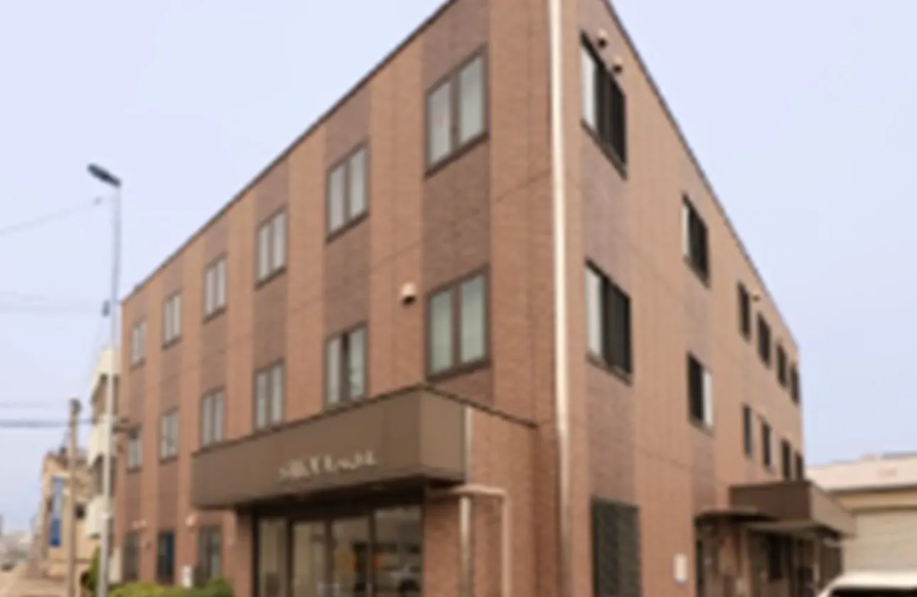 創業から80年を超える歴史を持ち、老舗ですが本社社屋は築10年ほど。きれいな職場環境で働けます。