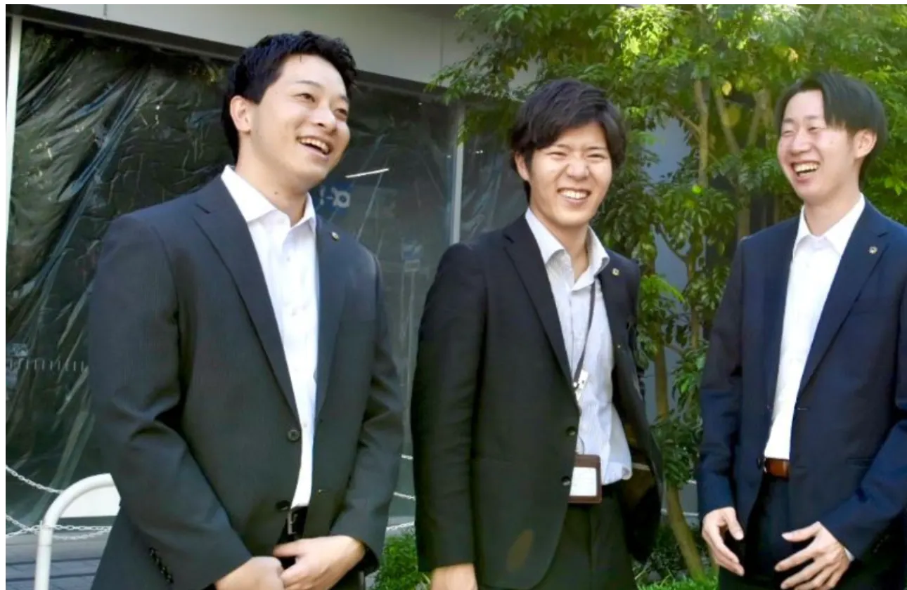 若手社員にも活躍の場があり、社内はいつも活気であふれています。上司や先輩との距離も非常に近く、困ったことがあれば何でも相談できる環境です!