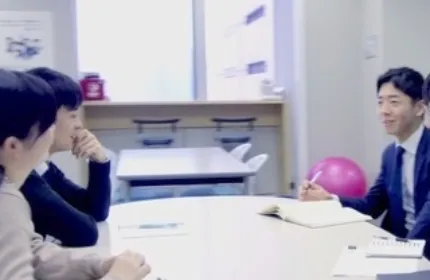 打ち合わせの様子です。
昼時は、ここで同僚とランチをする人が多いです。