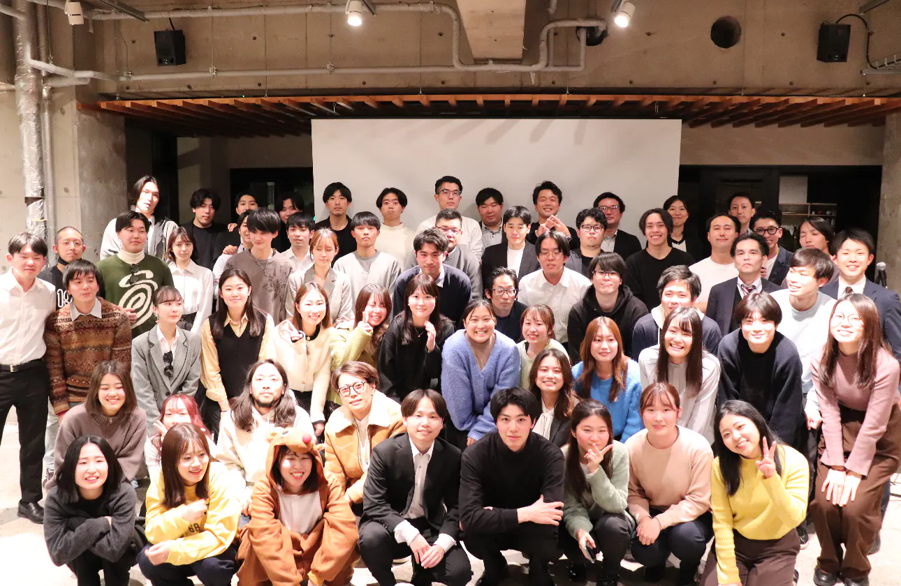 多様なメンバーで構成されるフラットな組織