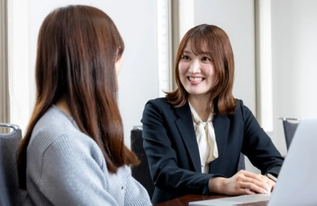 【新卒定着率3年連続100%!お互いが助け合える環境が自慢です】