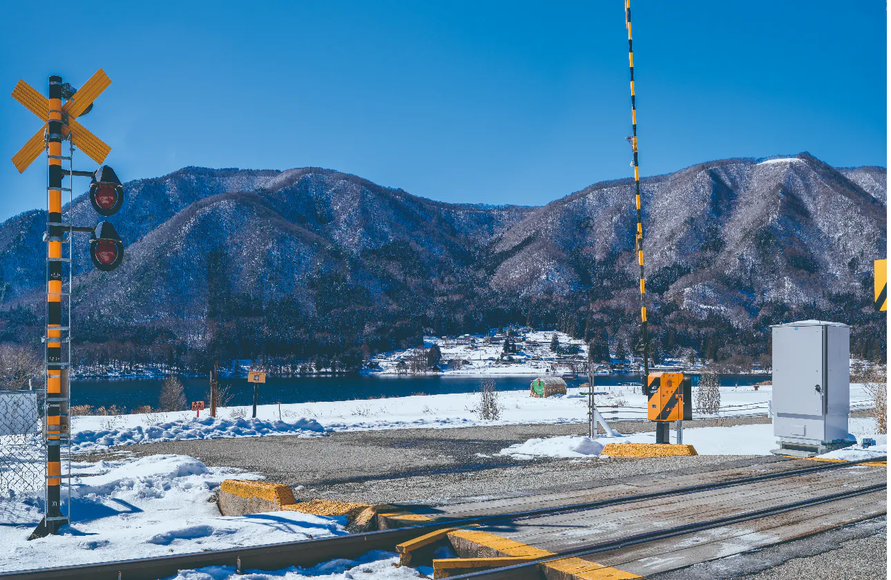 鉄道信号業界の特徴|列車の安全な運行を支えるために、信号や制御システムを設計・製造・保守する“安定した”業界です
