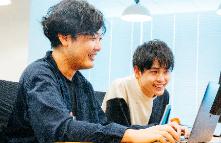 【事業】幅広い事業展開により、安定した環境で挑戦することができる。