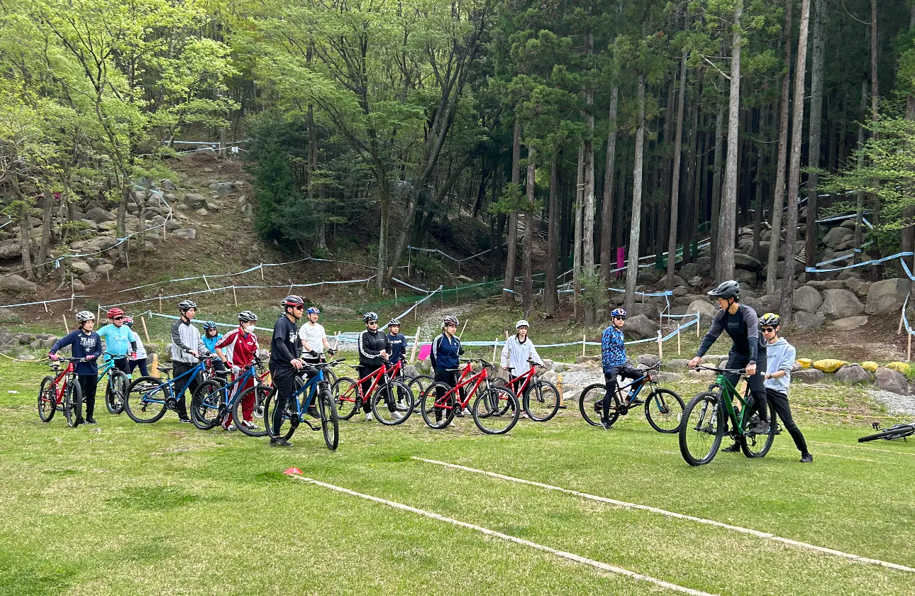 当社にはマウンテンバイクやBMXなどのオリンピック競技を実際に経験する研修があります!
自然豊かな場所で、それぞれに合わせた研修を行います!