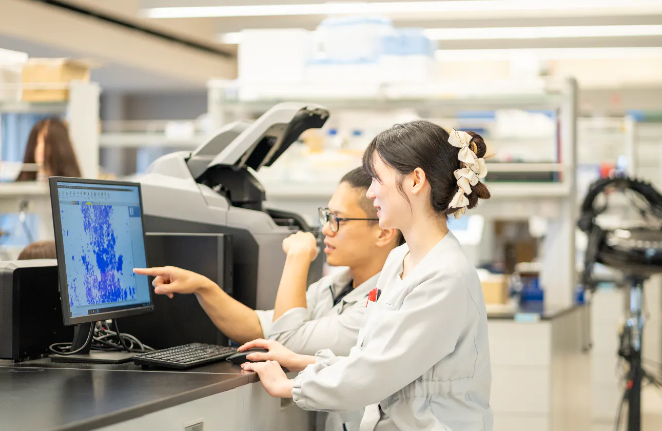 【化粧品研究職①】 日々の研究から生まれる、新しい美のヒント