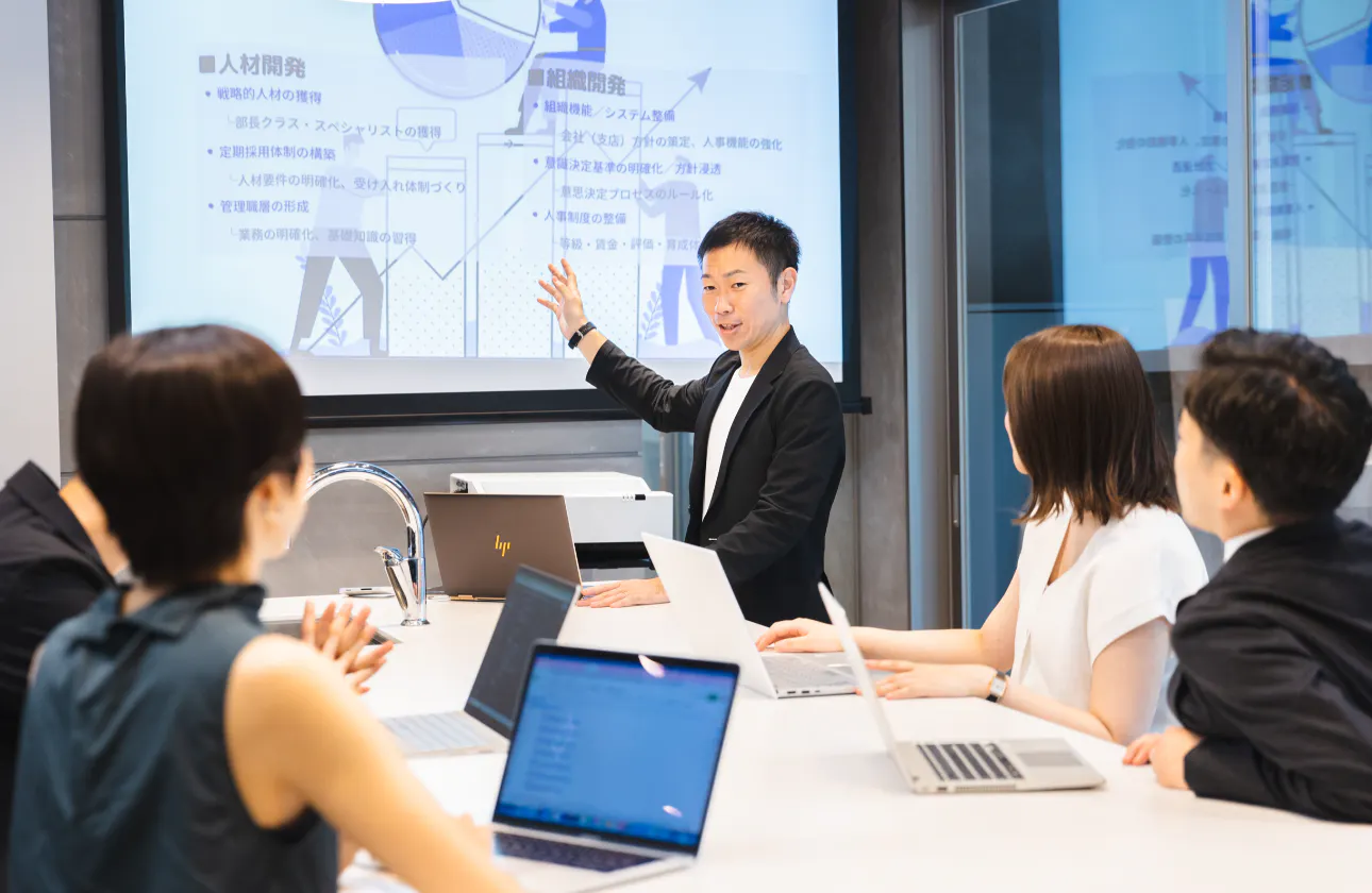 「いろんな業界のいろんな人に会える」　広告業界のやりがい
