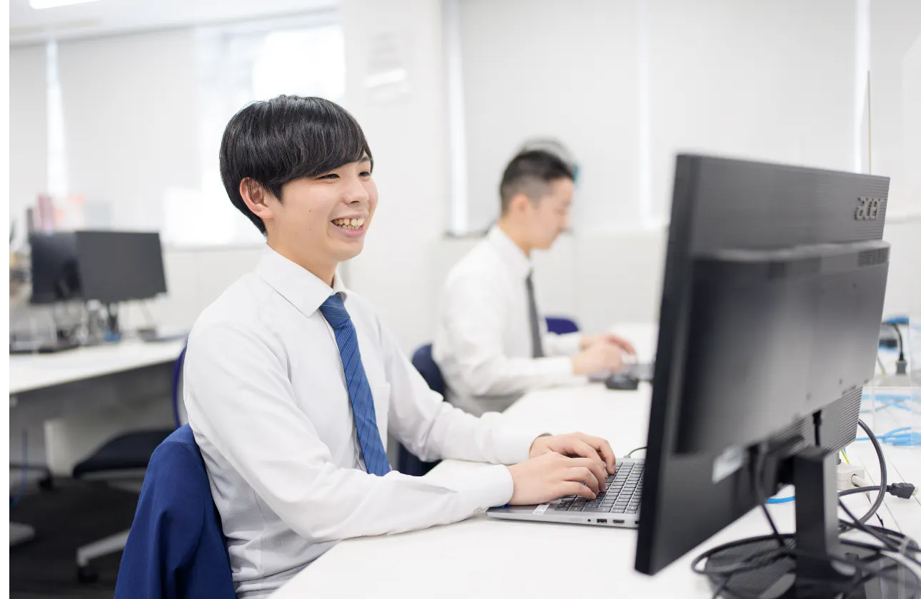 当社では充実した育成環境をご用意しておりますので文系でも理系でも問題ありません!
手に職をつけたい方お待ちしております。