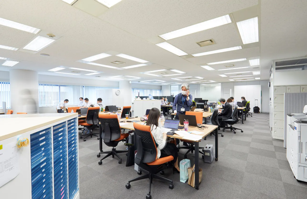 【未経験からでも専門性を磨ける環境】入社時の基礎研修のほか、大手とのプロジェクトに携わる機会も充実。最先端のIT技術に触れ、IT分野のプロフェッショナルへ!