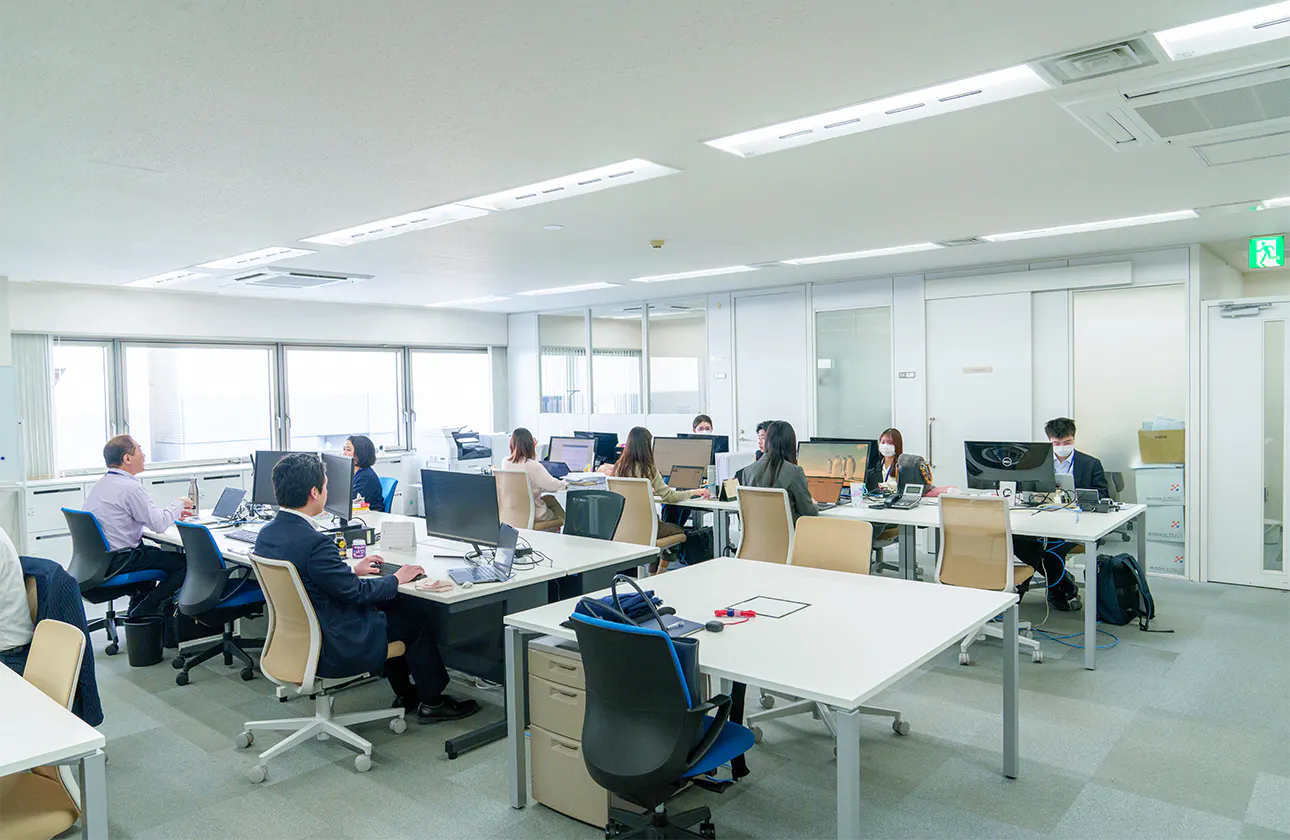 東京本社は、品川駅から徒歩約10分の場所にあります。