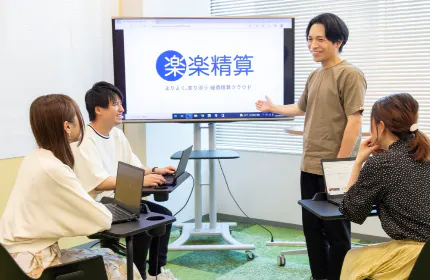 売上30億円を超える複数サービス