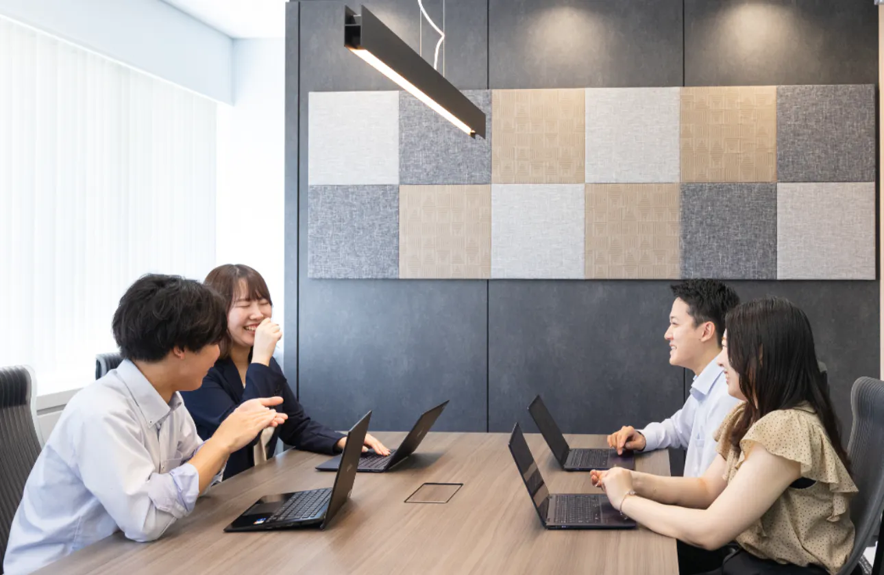 社員の働きやすさにこだわる当社。わからないことは気軽に聞き合えるような環境なので安心して働ける環境です。