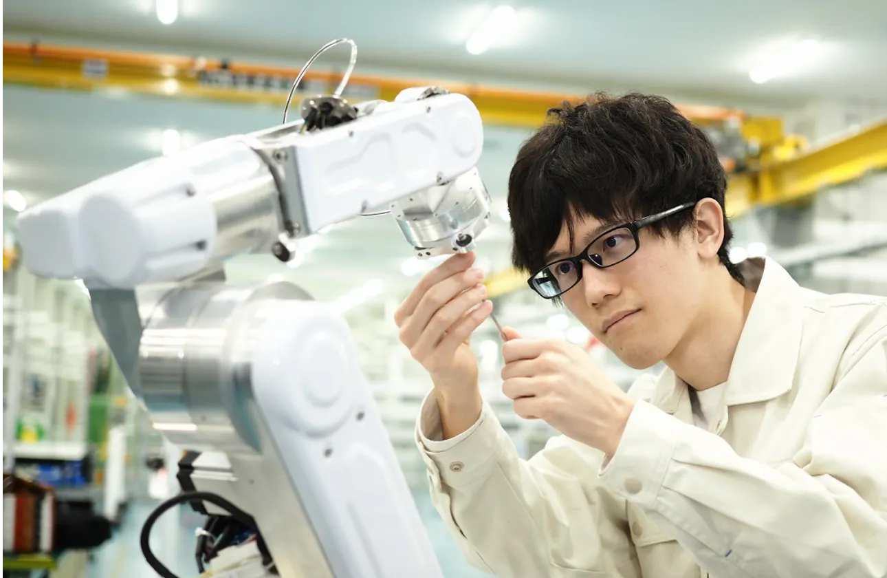 世界一の精密加工装置と切削工具、更にIT、ロボットなどを徹底内製
