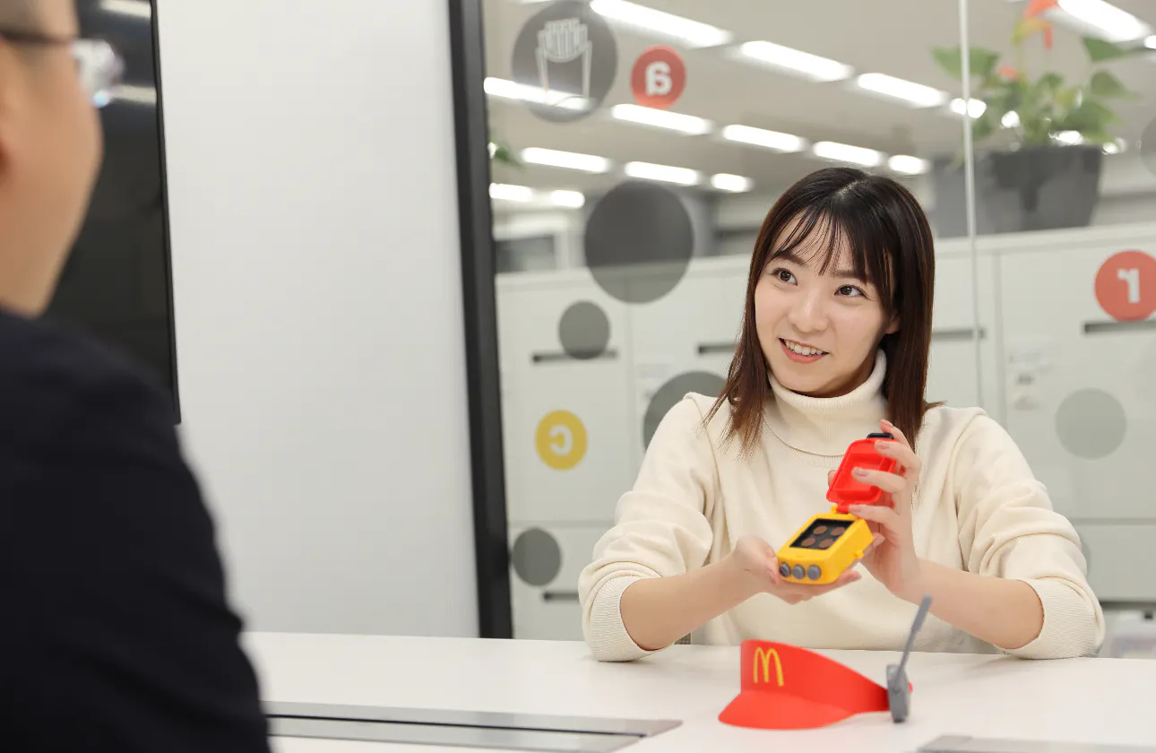 約1億個のおもちゃの企画する仕事もあります。”飲食店”という垣根を越えた仕事があるのも特徴です。