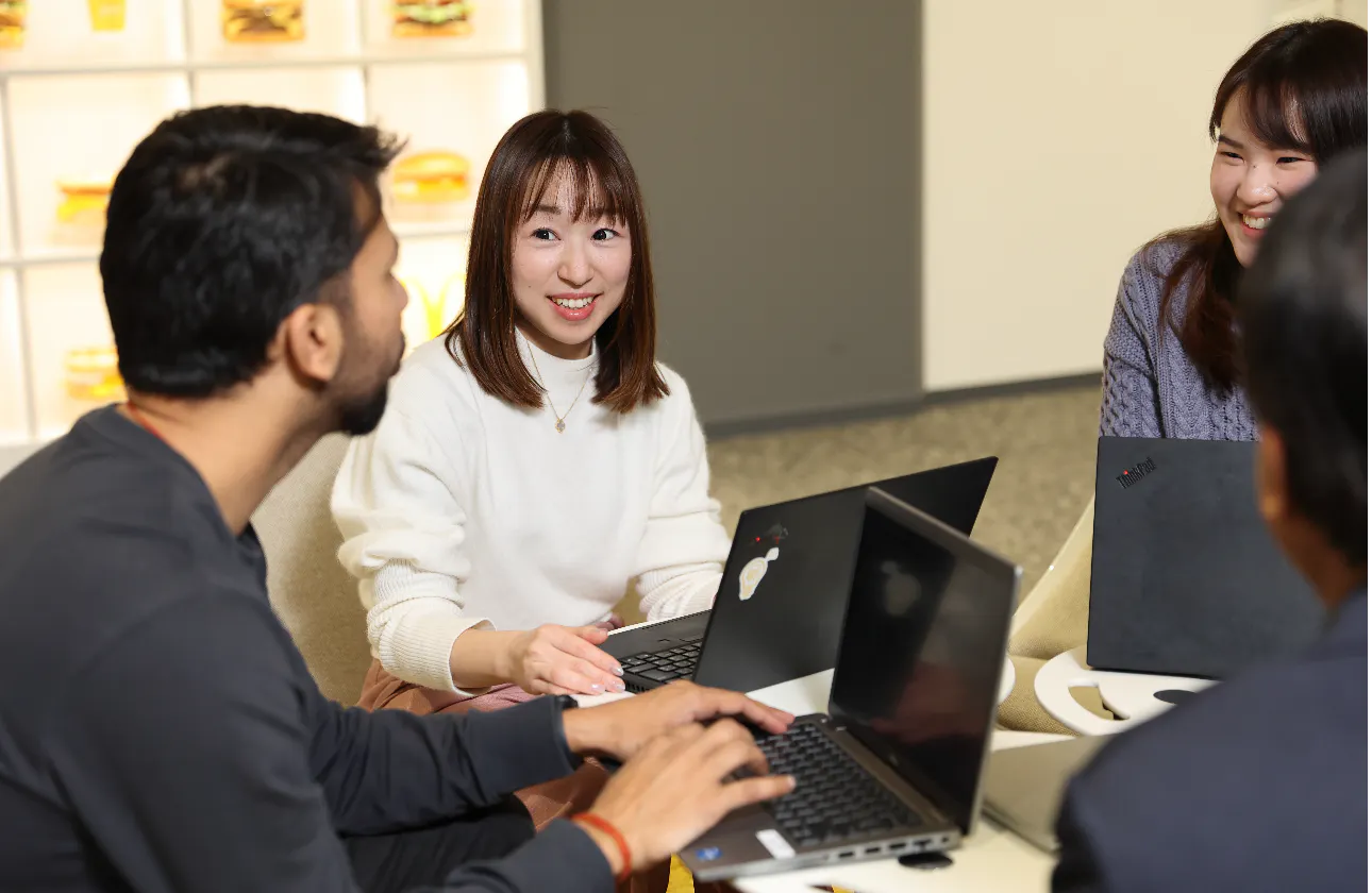 多様な社員がいるマクドナルド。働く場所が日本でも様々なバックグラウンドを持つ人たちと協働する機会はあります。