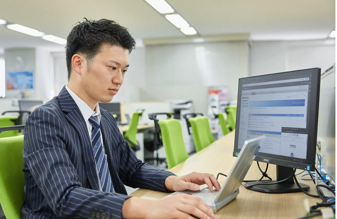 研修制度が充実!約1300コースの豊富な研修メニューがございます!
