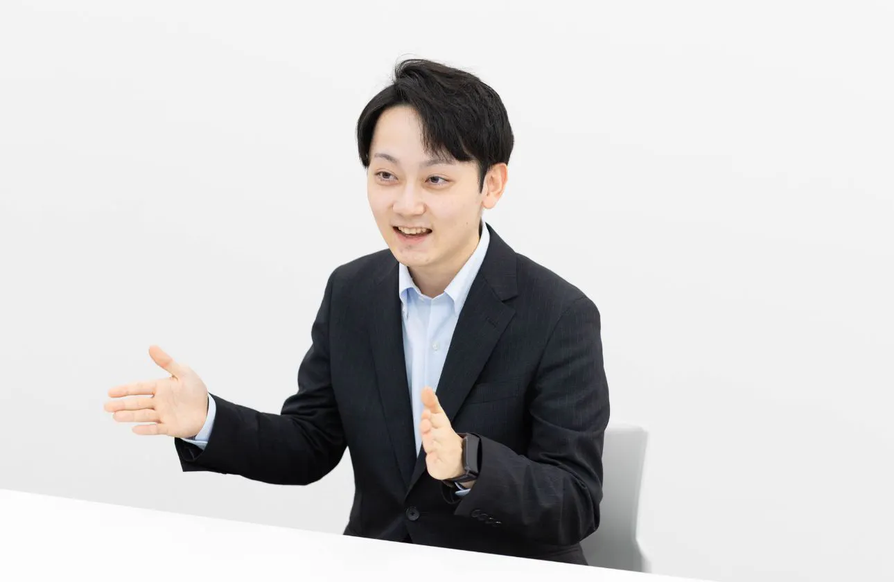 先輩社員インタビュー