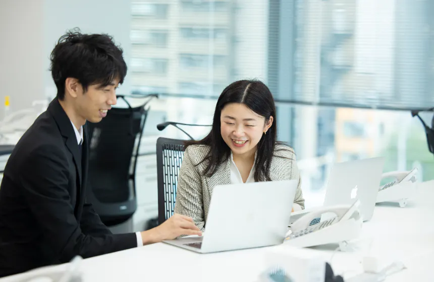 【役職者の6割以上が新卒入社】新卒採用に力を入れているからこその定着率!