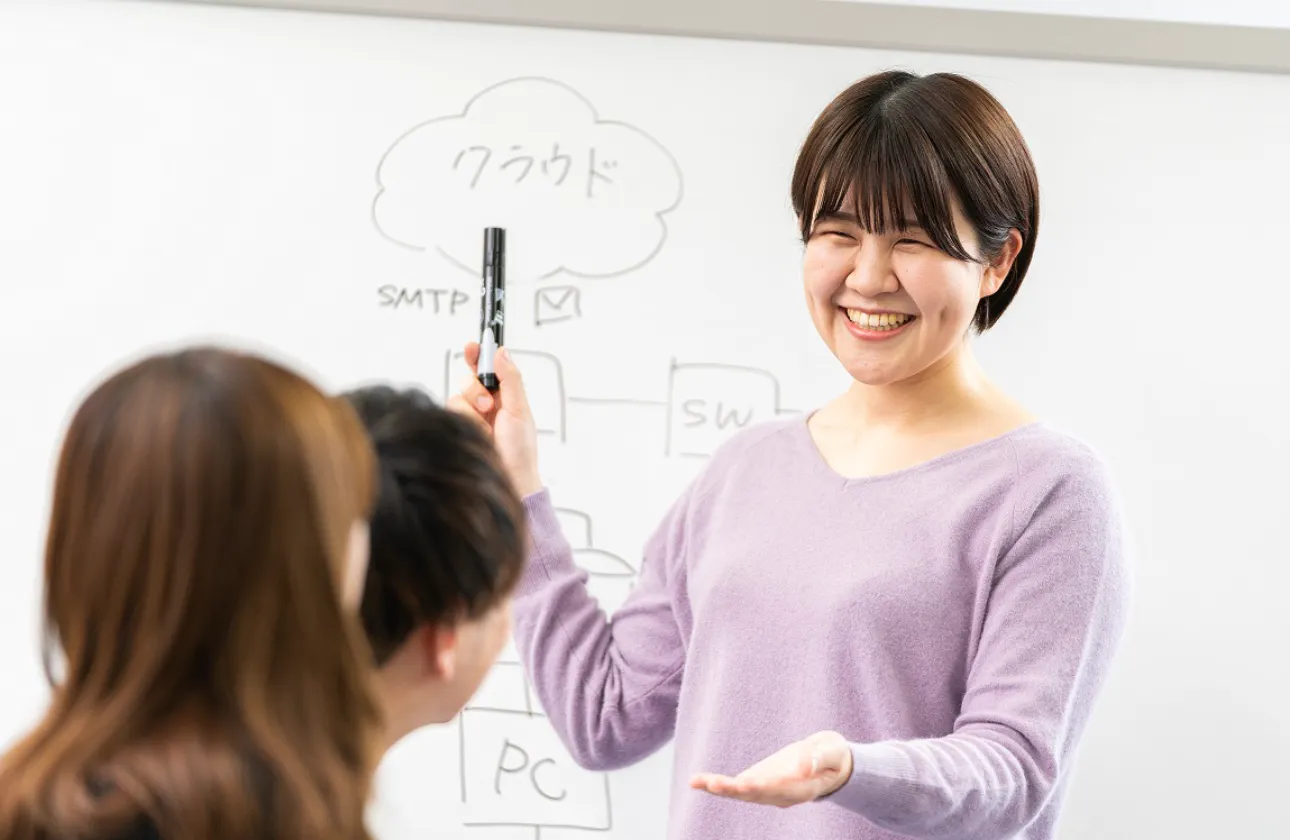 入社後2カ月間の集中教育を行い、配属後は業務に必要な専門教育およびOJTを実施し、成長を確実にサポートしています!