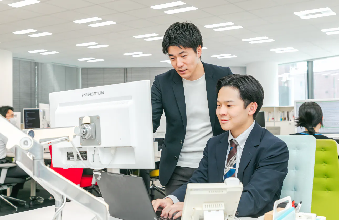 部署の壁は一切なし。さまざまなスキルを持つ社員と働ける