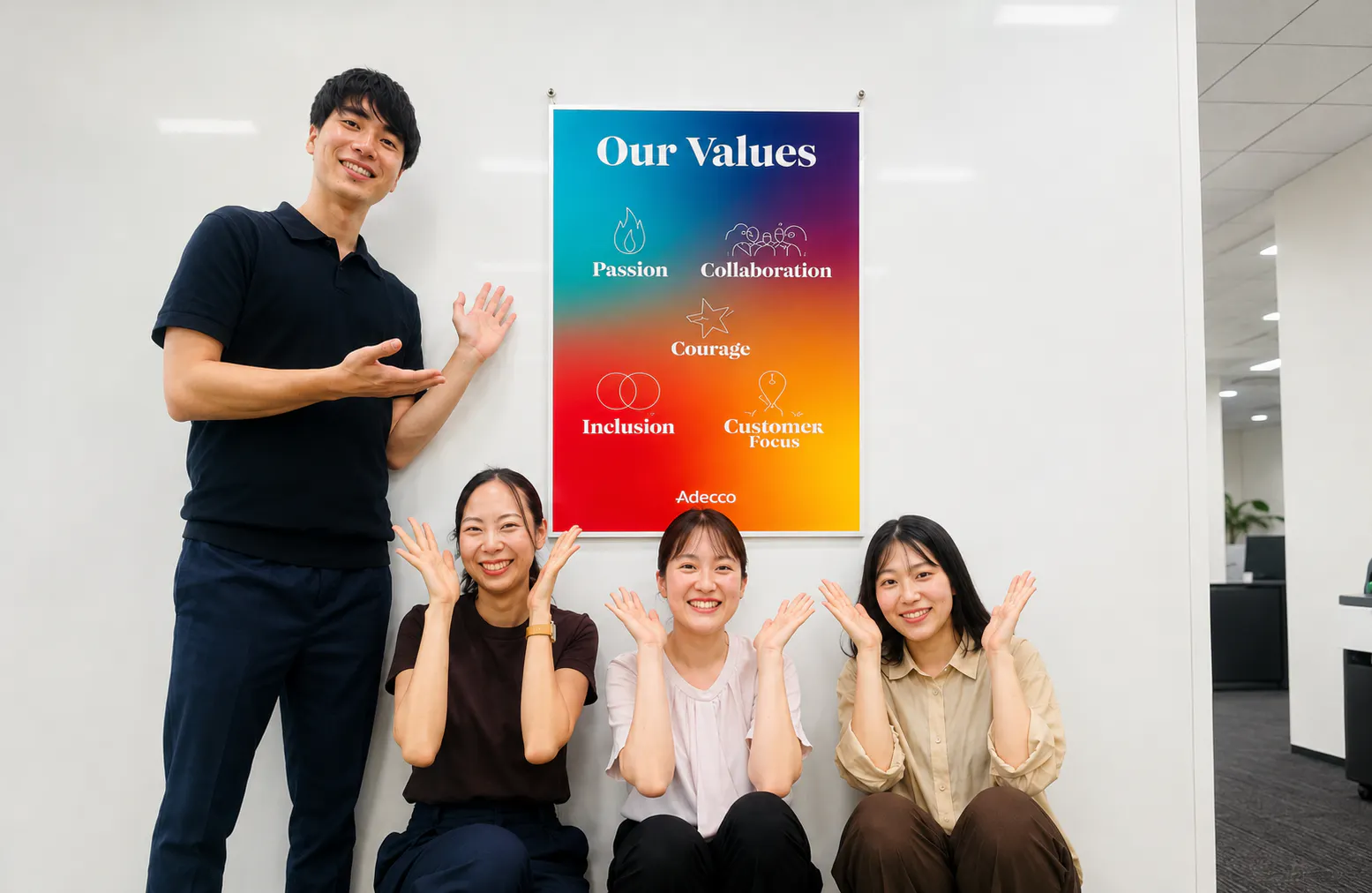 年齢や役職に関わらずコミュニケーションが活発で、困ったときには自然と相談できる環境です。
お互いを尊重しながら成長を支え合う風土があります。