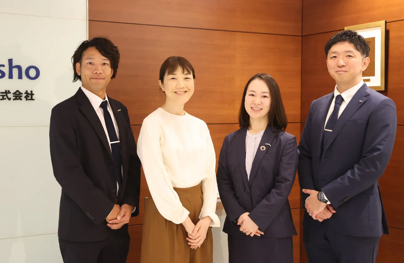 先輩社員が築いてきた信頼と技術を学びさらに次の世代へ継承していく…。
当社ではそのようにして幅広い知識と経験を積むことが可能です。