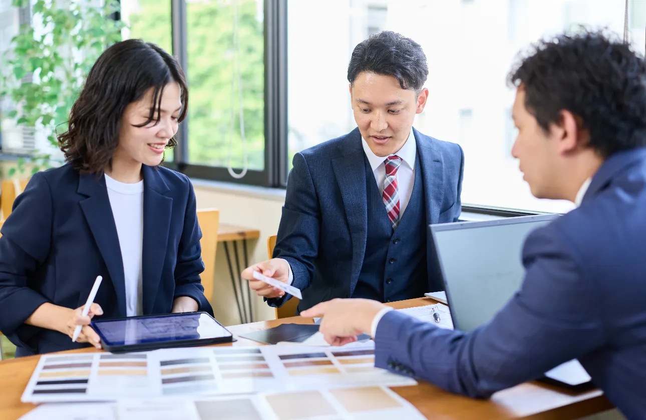 年次や立場に関係なく、一人ひとりが自ら考え、挑戦し、その経験をチームに還元する個と組織が、ともに成長し続ける文化があります。
