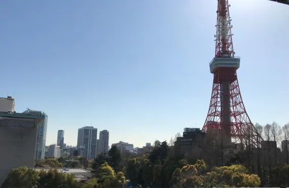 東京タワー近くの本社オフィス（屋上より）