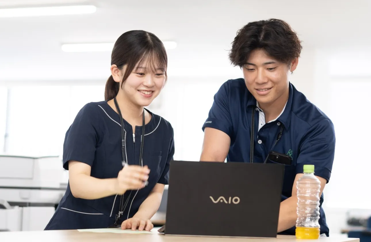 実は社員の"約9割"が医療知識ゼロで入社しています！
入社後に医療知識をゼロから学べる仕組みが整っているので安心してチャレンジできます。