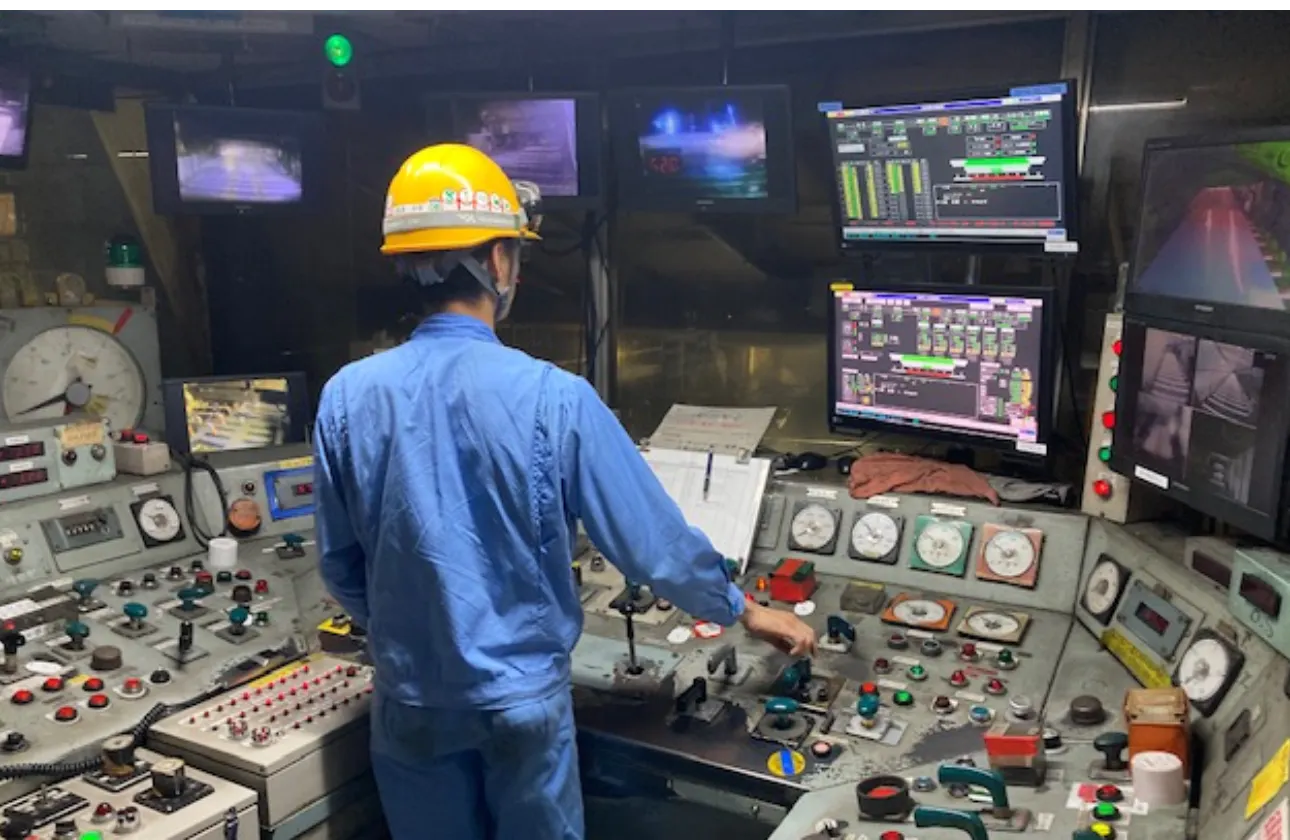 文系や材料系だけでなく、機械系、電気系、化学系等の知見を活かして働くことができます。