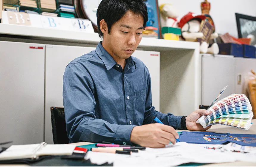 ”100年ブランドへの挑戦”をテーマに、お客様に必要としていただける商品を生み出し続けていくことこそがデザイナーとしての使命と責任。