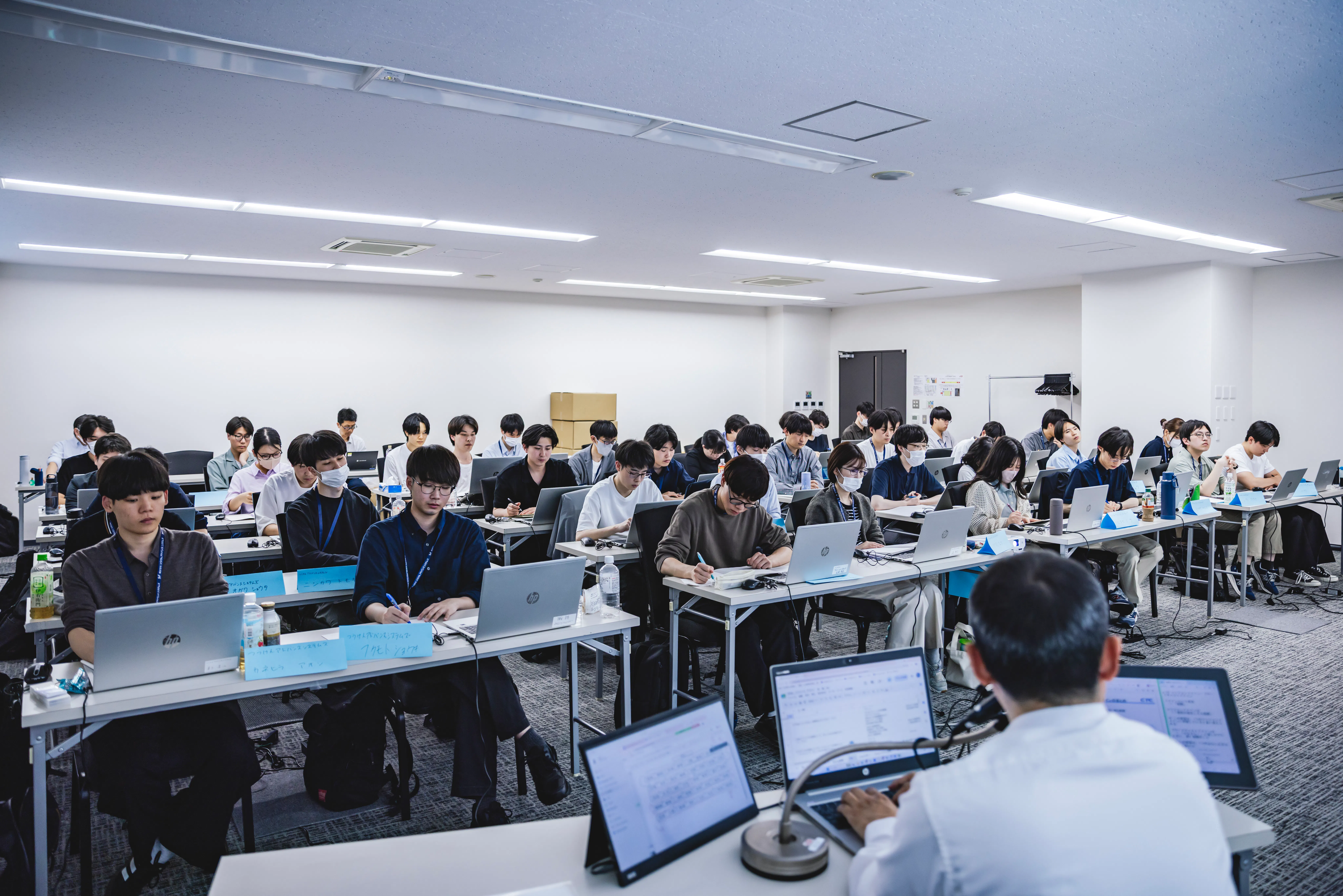 6ヶ月間の新人研修＋OJT
