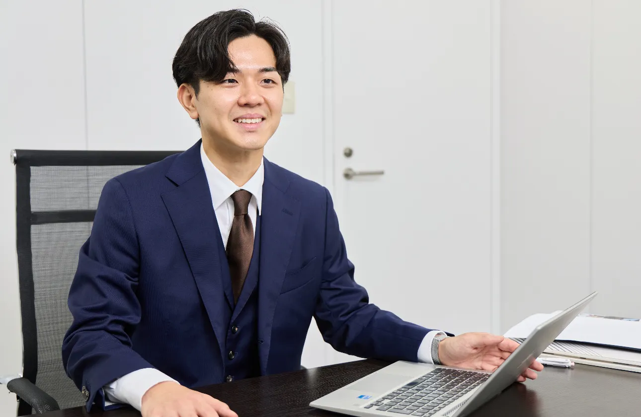 一つとして同じ住宅はありません。だからこそ、マーケットを捉え、物件ごとの可能性を見極め、戦略を描き、仕入れから販売までを自ら動かす仕事です。
