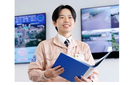 主に都市ガス原料の調達や生産管理に従事しています。都市ガスをお客さまのもとへ、絶えず送り届ける使命と責任を胸に日々仕事に励んでいます。