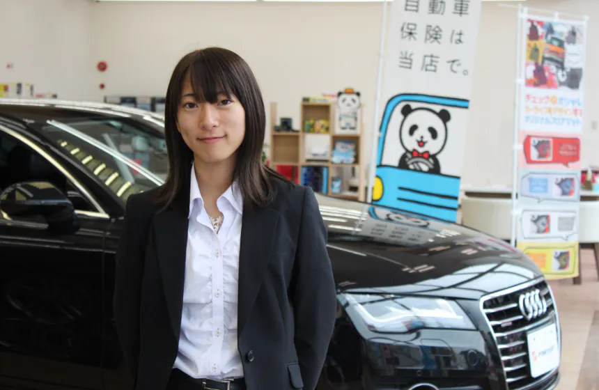 当社は「経験」を最重要視する教育で、スタッフを全力でサポートします。写真は入社2年目で歴代最速で責任者を任せられた店長です。