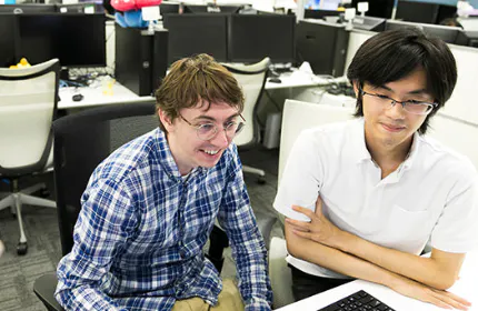 進化しつづける、開発環境。 自社エンジンの開発も担う、 研究開発部がある。