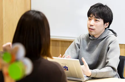年齢、年次、職種、関係なし。 誰もが自由に、アイデアを出せる。 実行できる。