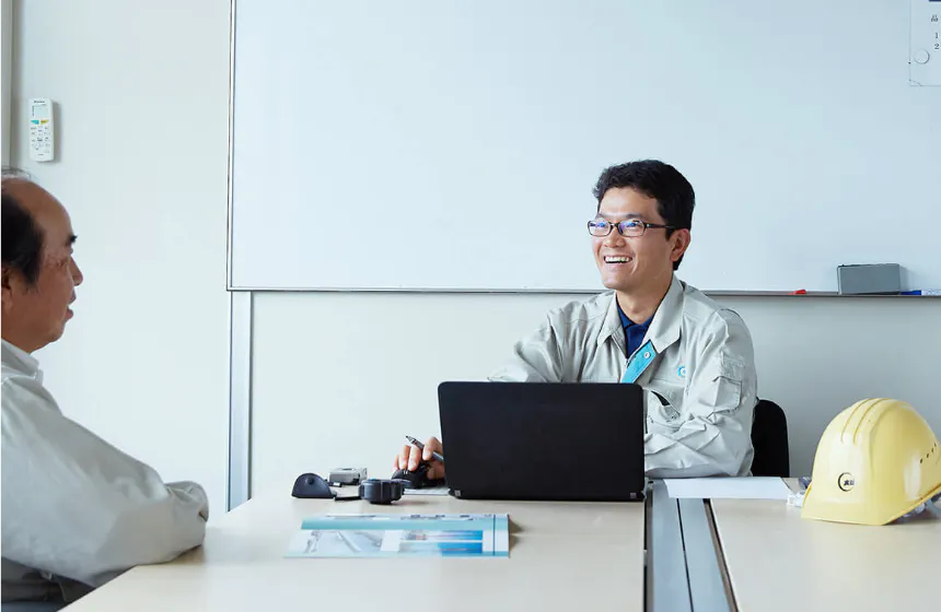 先輩・後輩分け隔てなく、和気あいあいとしている点が「人・職場」の魅力です!