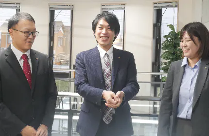 企画営業やソリューション営業など、「できっこないを、解決しよう!」のスローガンを基に様々なお客様のもとへ訪問します。