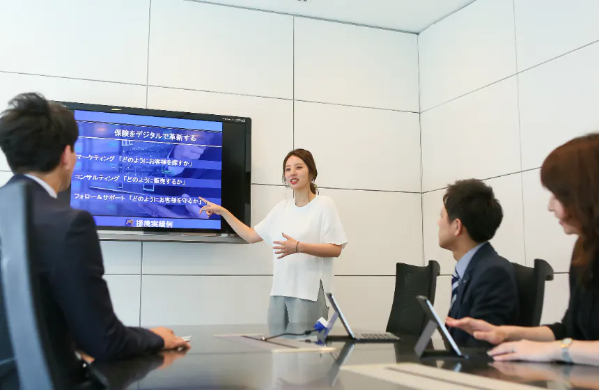 最短3ヶ月で昇格、10名の部下を任されることも!