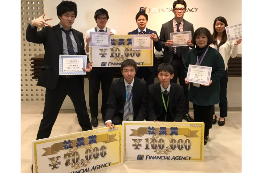 当社では毎月「社長賞」という表彰式を開催します!
成績優秀者だけでなく、営業品質などの項目で成果を残した従業員を表彰します。