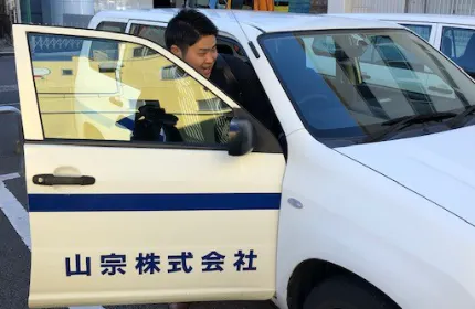 営業担当者は一人一台の営業車両!