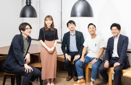 フュージョニアに所属しているメンバーの7割が20代、30代。
役員を除く管理職が20代、30代から登用されているのも当社の特徴です!
