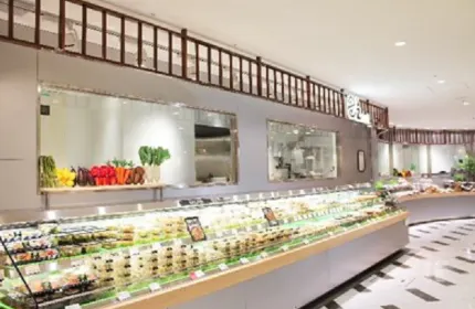 スーパーマーケット、百貨店、駅ナカなどへ惣菜店の展開をするテナント事業。
地域や客層に合わせた柔軟なブランド展開を図っております!