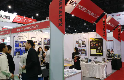 国内外、フィールドを問わず活躍することができます。(写真はタイでの展示会の写真です)