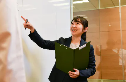 仕事内容　「生きる」と向き合い、未来を動かせ。