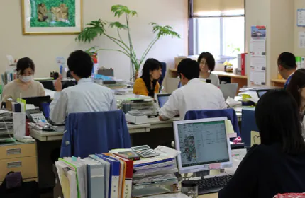 仕切りがなくオープンな職場です。