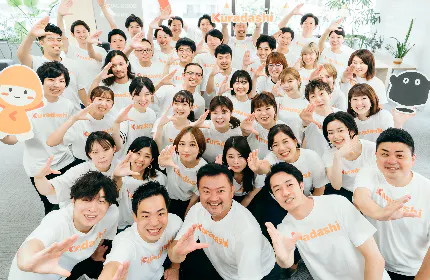 クラダシでは月に1回定例会を開催し、メンバーの活躍を賞賛し合う文化があります。