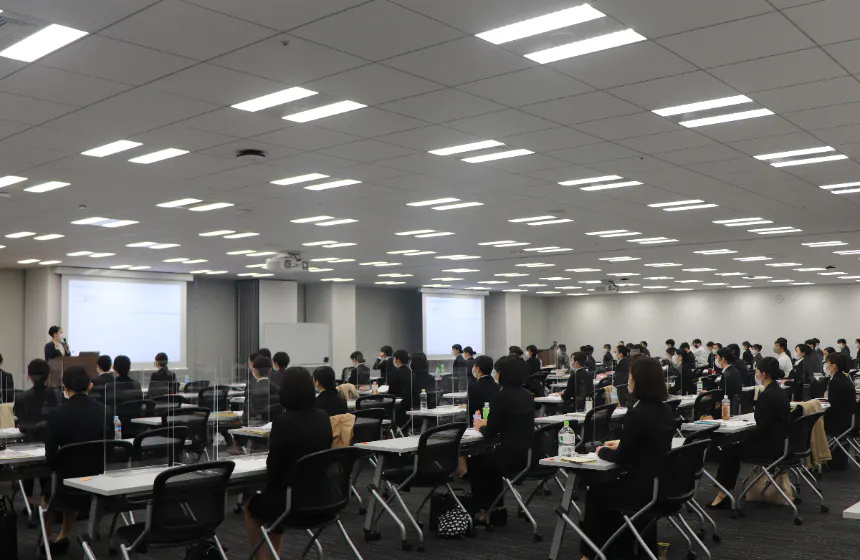東京にある豊洲研修センターにて、受付カウンセラーとしての基礎知識や基礎業務を学びます。